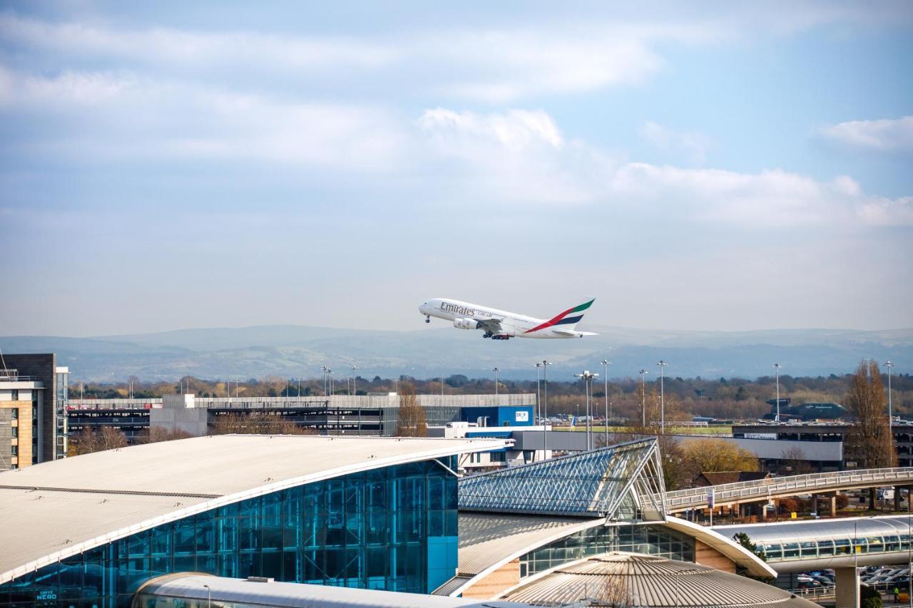 Holiday Inn Manchester Airport T2 By Ihg Hale  Exterior photo