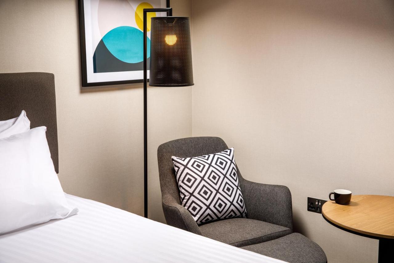 Holiday Inn Manchester Airport T2 By Ihg Hale  Exterior photo
