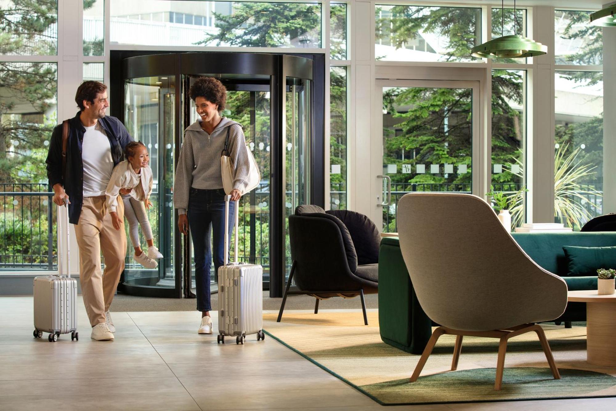 Holiday Inn Manchester Airport T2 By Ihg Hale  Exterior photo